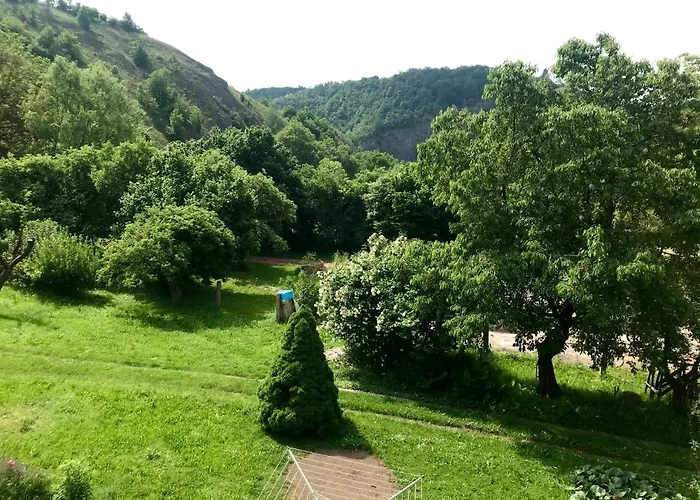 U řeky